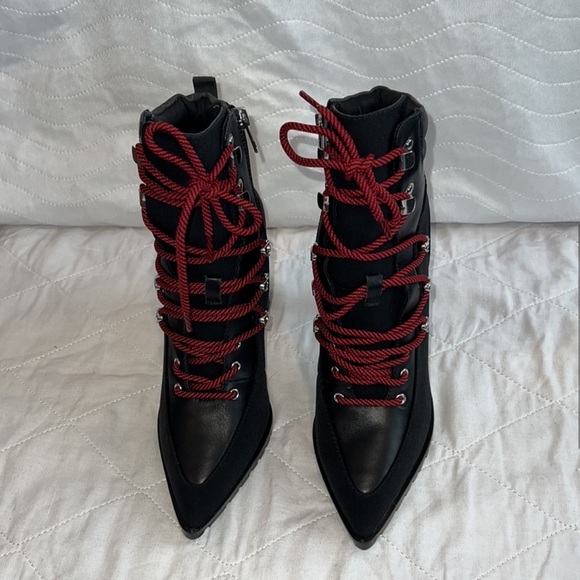 Steve Madden Lace Up Boots Size 8 NWT - Picture 2 of 11